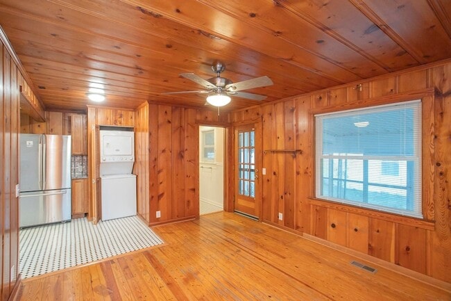 Building Photo - 909 Clarke St