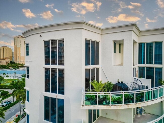 Building Photo - 3000 NE 188th St