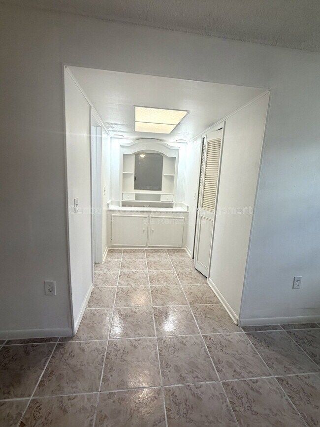 Building Photo - 7010 Ironwood Dr