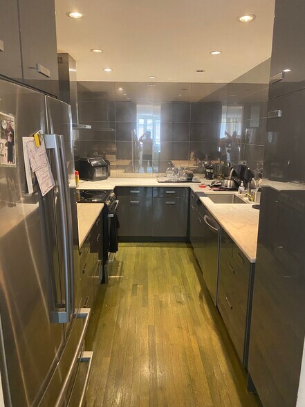 Kitchen - 1419 N State Pkwy