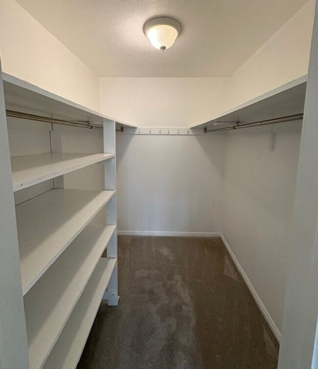Building Photo - 2 Bedroom Condo in Millcreek!