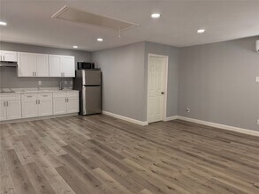 Building Photo - 6846 Hertford Park Dr