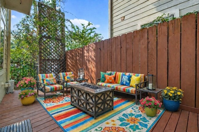 Building Photo - 931 W 23rd St