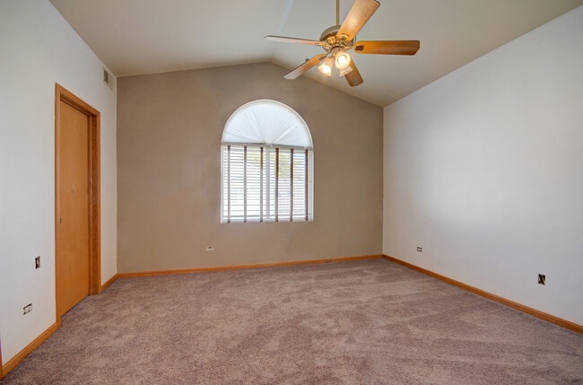 Building Photo - 681 Springwood Dr