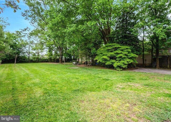 Building Photo - 6703 Oak Dr