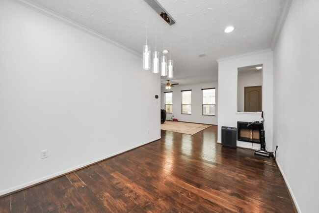 Building Photo - 5922 Hollister Cole