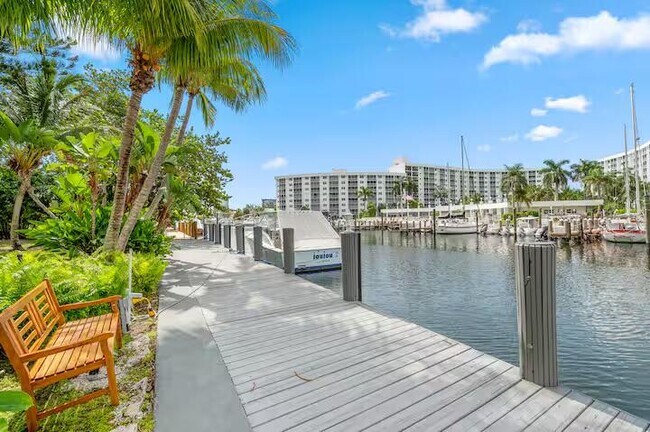 Building Photo - 2780 NE 16th St