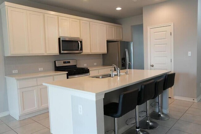 Building Photo - 808 Alta Wy