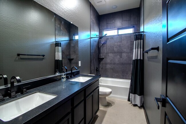 Building Photo - 14144 W Smoketree Dr