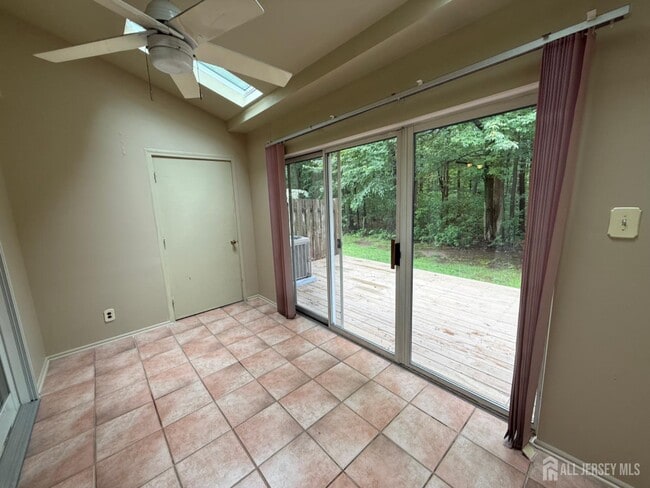 Building Photo - 309 Constitution Cir