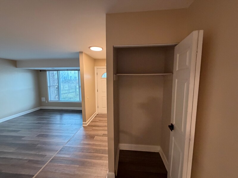 Building Photo - 10813 Daisy Ct