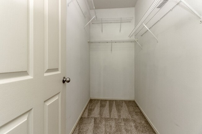 Building Photo - Low maintenance condo living in DuPont