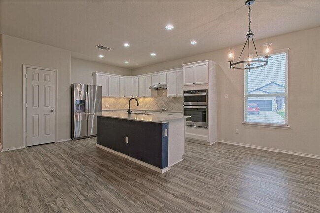 Building Photo - 601 Hummingbird Ln