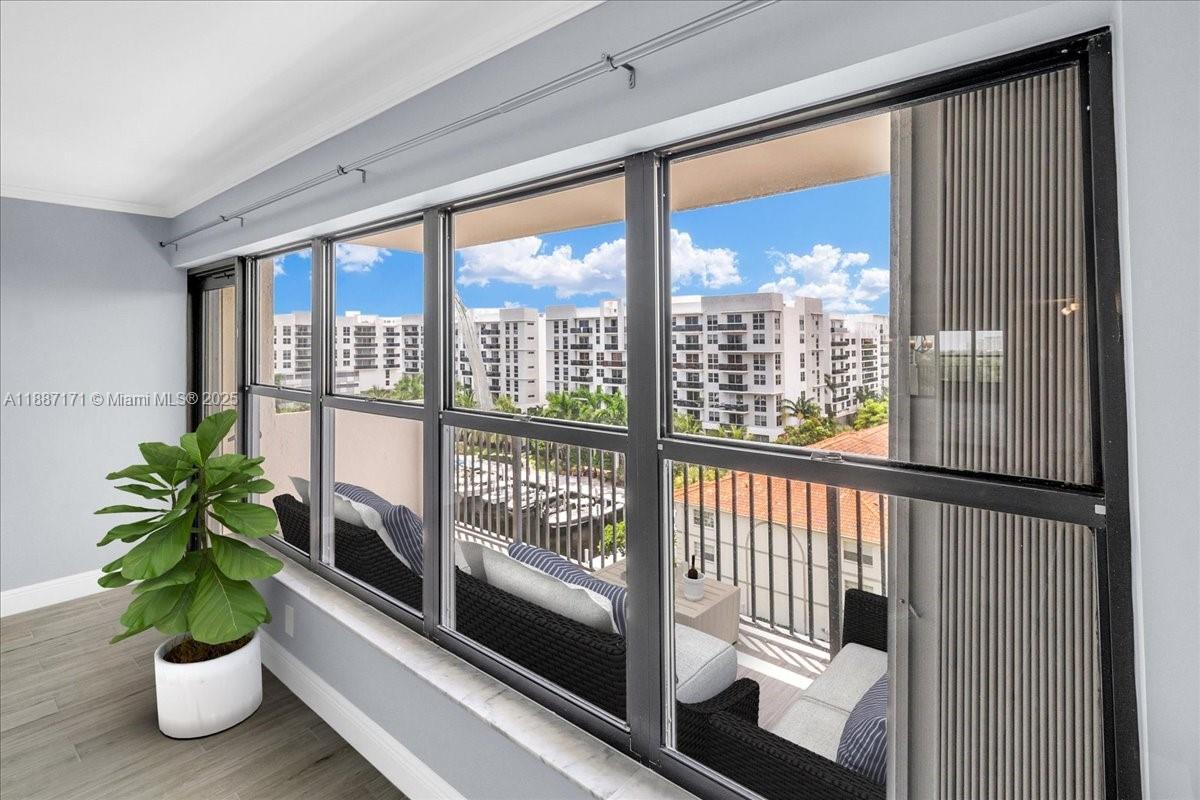 Building Photo - 3200 Port Royale Dr N