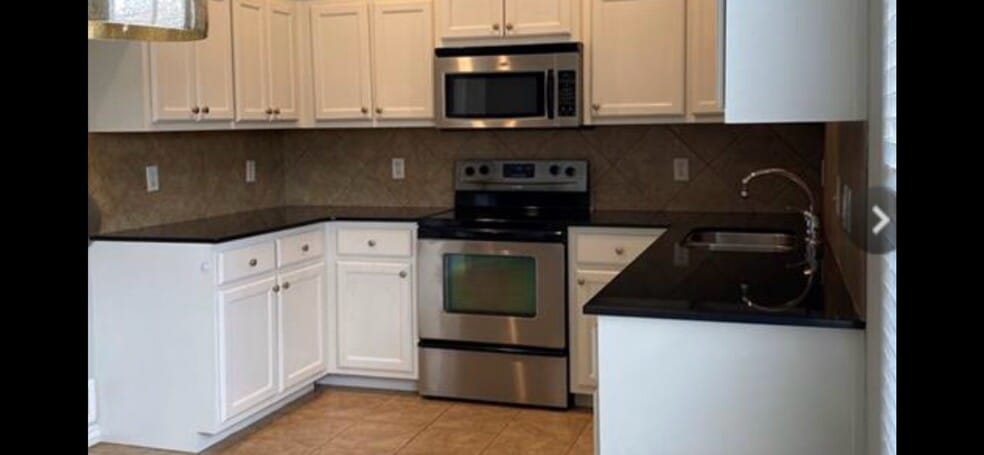 Building Photo - 2622 N Brush Creek Dr