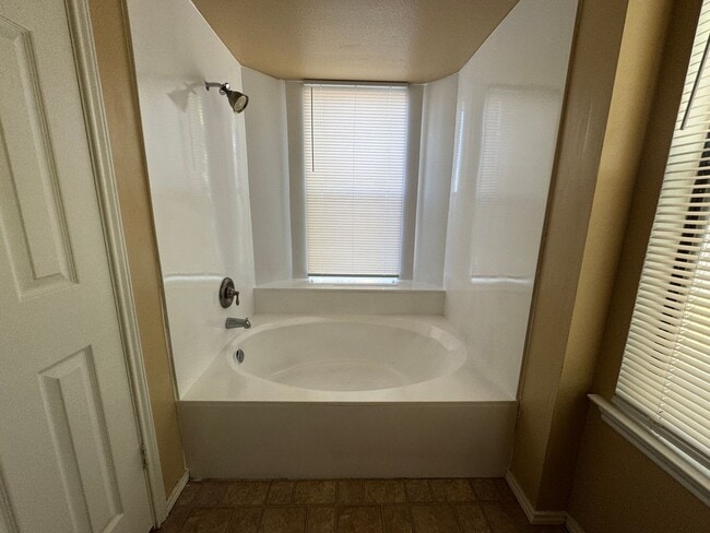 Building Photo - 4806 Greenlee Dr