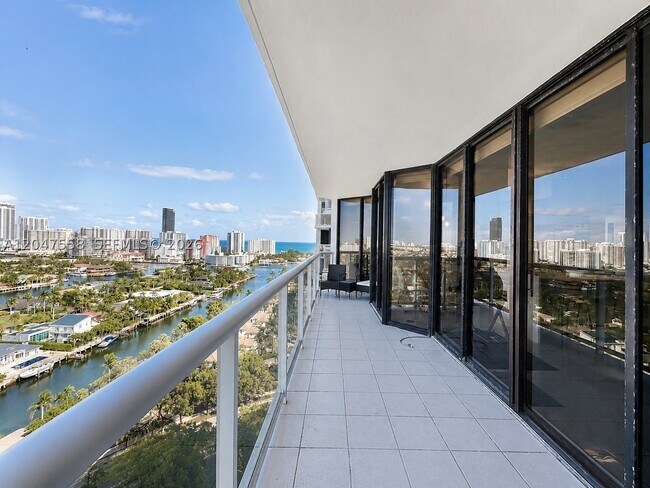 Building Photo - 3640 Yacht Club Dr