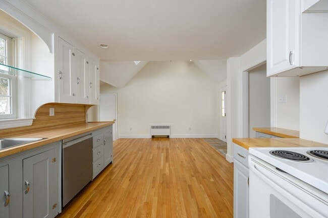 Building Photo - 25 Bayberry Ln