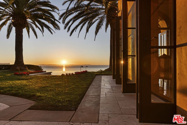 Building Photo - 28 Deep Sea