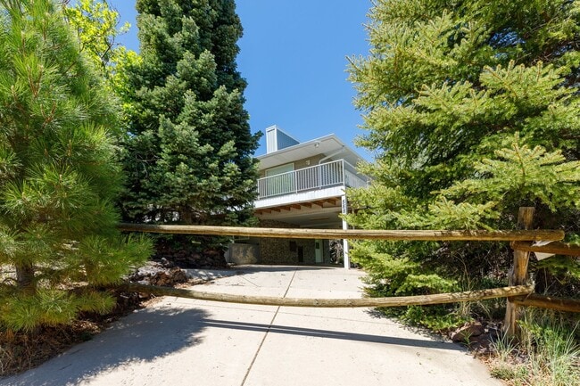 Building Photo - Serene 3 Bedroom, 2 Bathroom Home in Pine ...