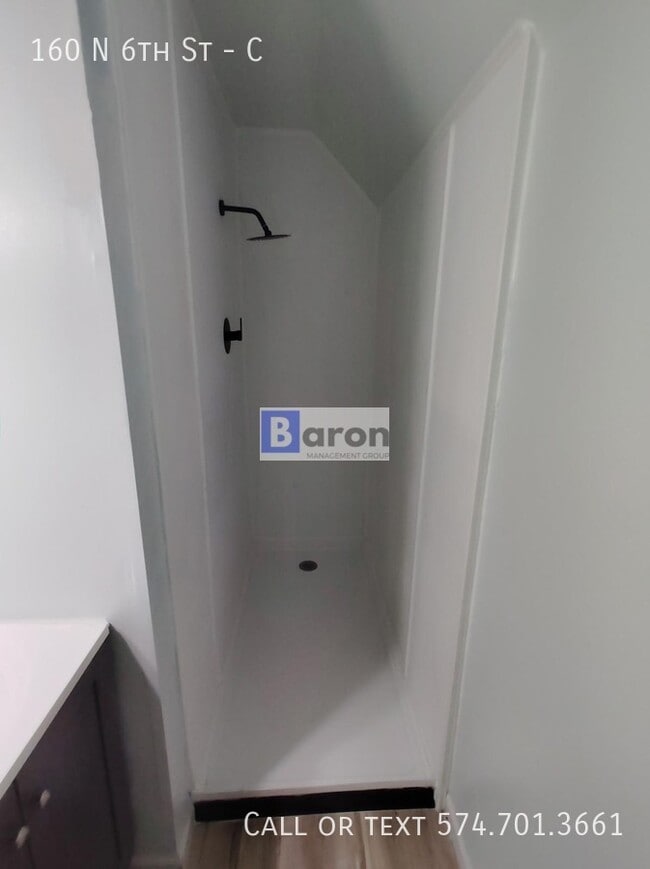 Building Photo - 160 N 6th St