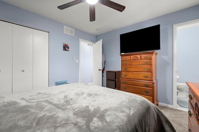 Building Photo - Elegant & Modern Home with Beautiful Interior