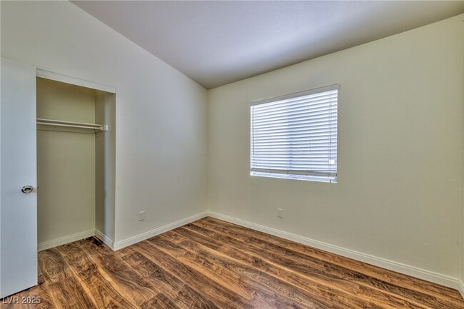 Building Photo - 5537 Oakwood Ridge St