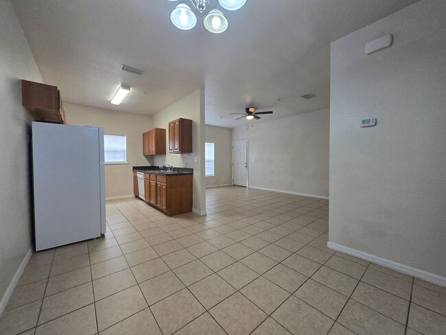 Building Photo - 2/2 ( Eagle Trace) Charming, updated townh...