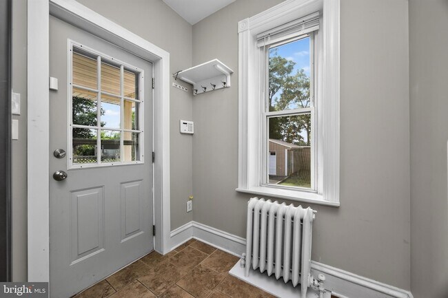 Building Photo - 855 N Pleasantview Rd