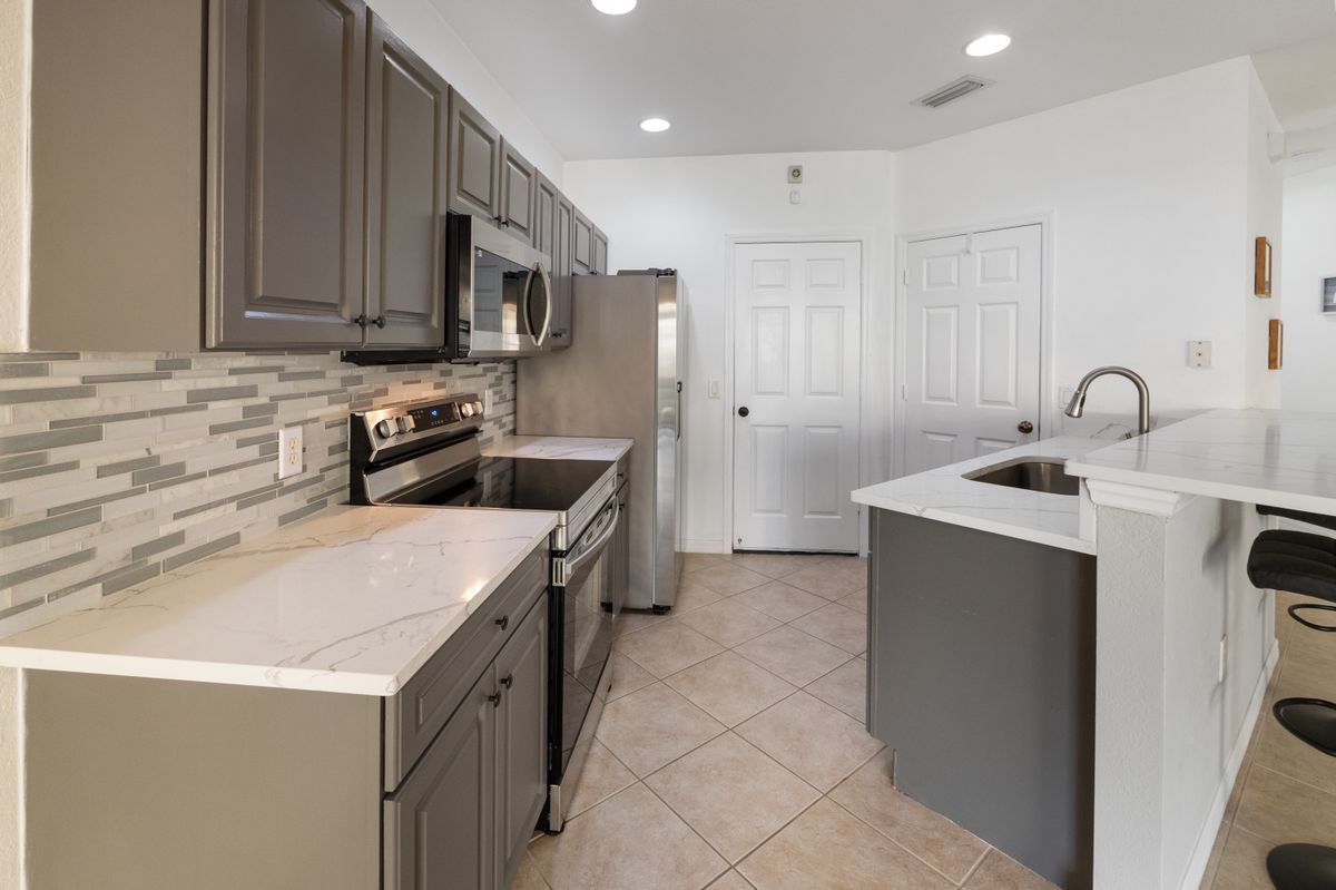 Building Photo - 16073 Via Solera Cir