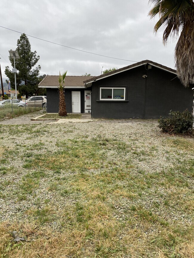 Building Photo - 16510 Lakeshore Dr