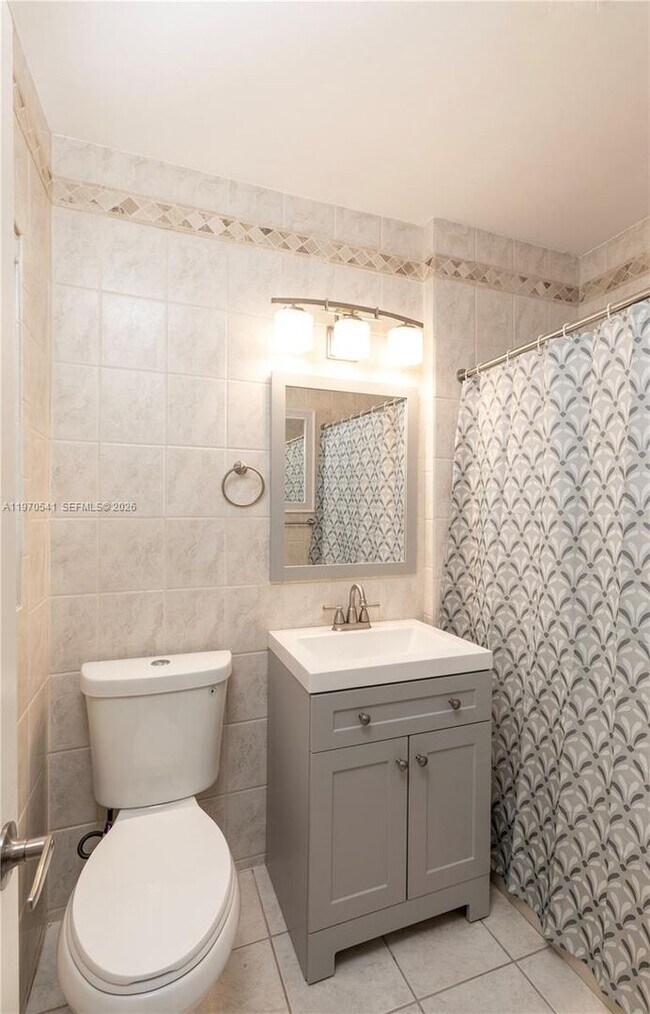 Building Photo - 1350 Mendavia Ave