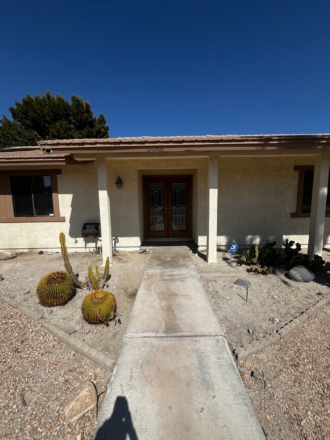 Building Photo - 2266 N Los Alamos Rd