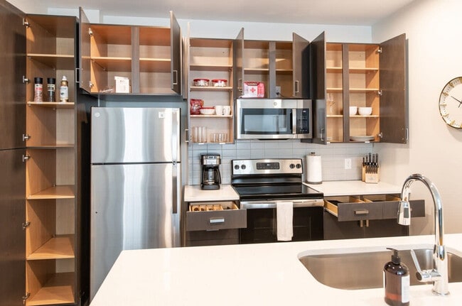 Building Photo - 228 Pike St