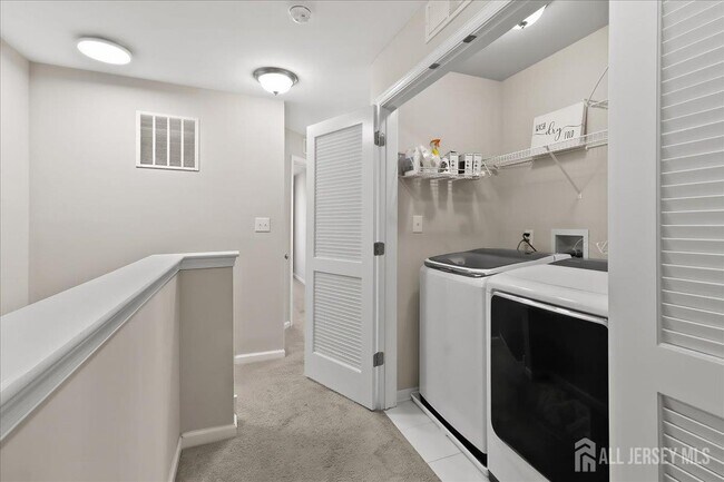 Building Photo - 905 Chalmers Ln