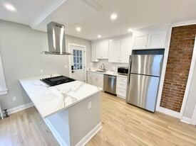 Building Photo - 11 Lagrange Ave