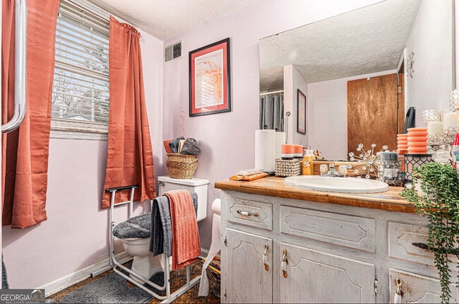 Building Photo - 1913 Amberwood Ct