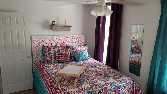 Building Photo - 2223 E Commerce St