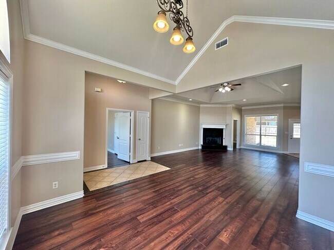 Building Photo - Spacious Flint Home on a Corner Lot with Stunning Primary Suite