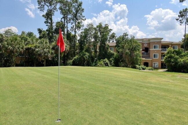 Building Photo - 605 Fairway Dr