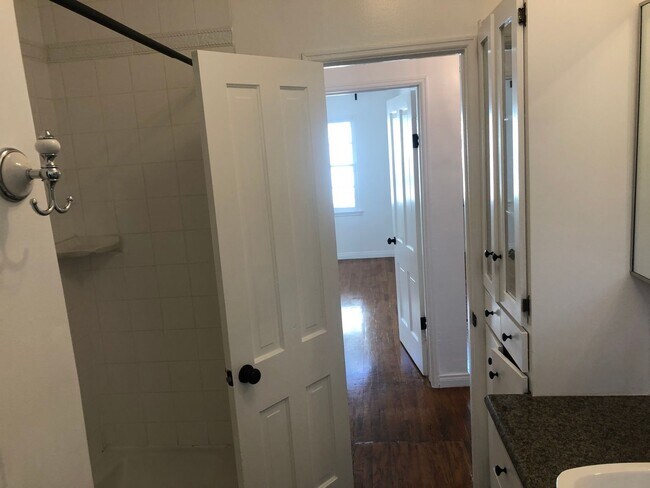 Building Photo - ******* BEAUTIFUL FRENCH NORMANDY STYLE 2BR APARTMENT *******