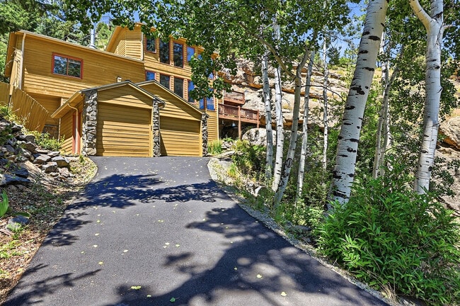 Building Photo - 551 Aspen Dr