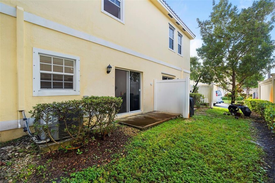 Building Photo - 4029 NW 11th Dr
