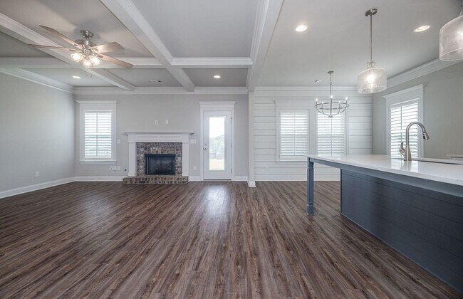 Building Photo - Like New Home in Evans