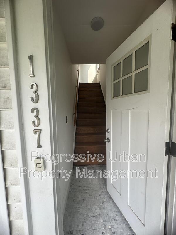 Building Photo - 1337 W 106th St