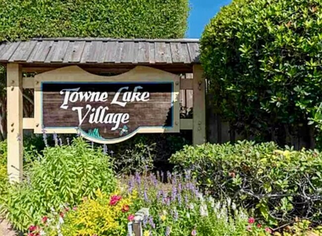 Building Photo - 815 Montreal Dr