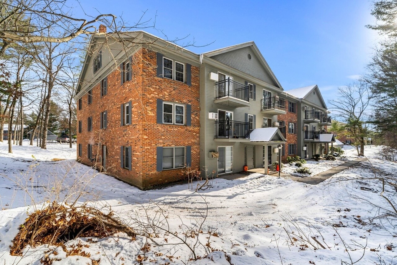 Building Photo - 7 Saint James Pl