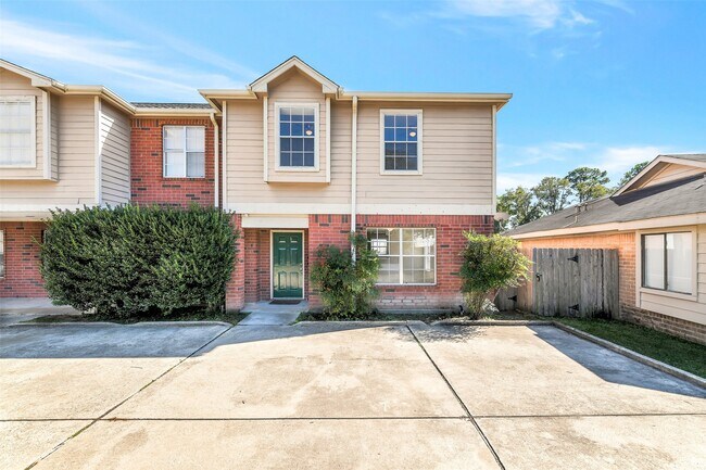 Building Photo - 10007 Emerald Creek Dr