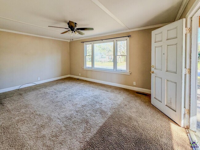 Building Photo - 607 McArthur Blvd