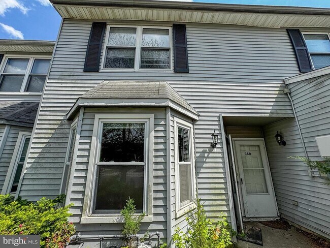 Building Photo - 38 Hopewell Ln